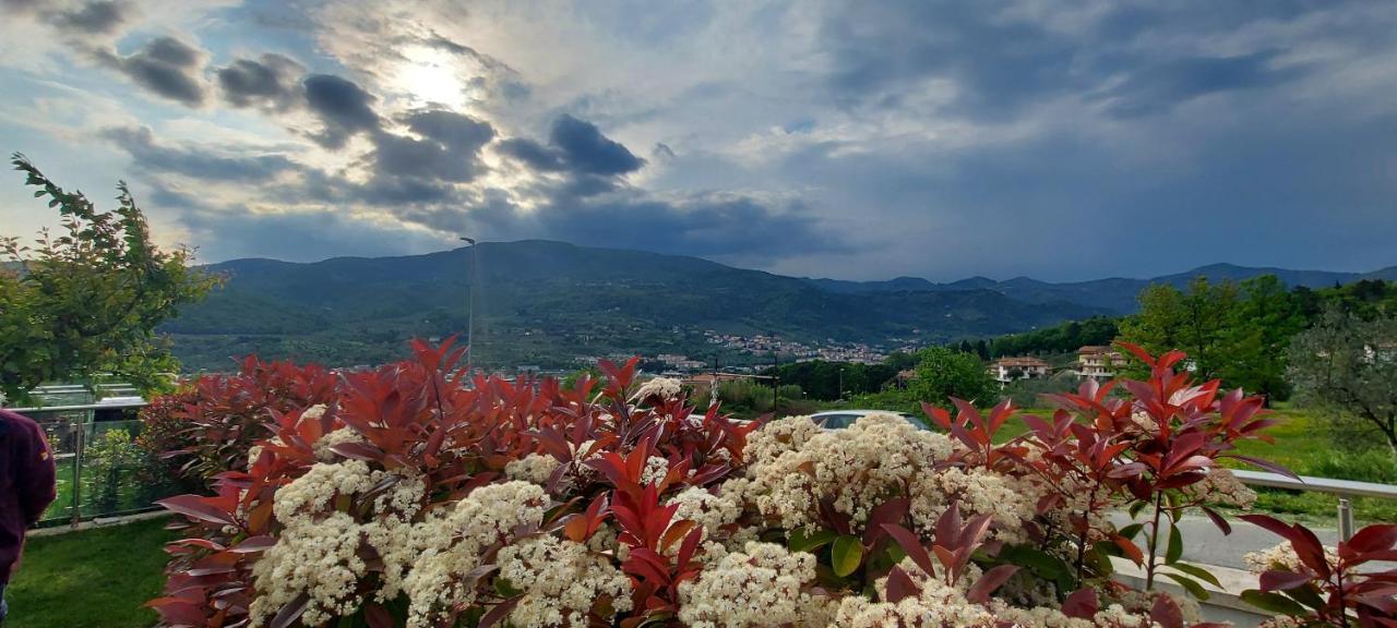 L'Angolo Di Ari Vaiano  エクステリア 写真